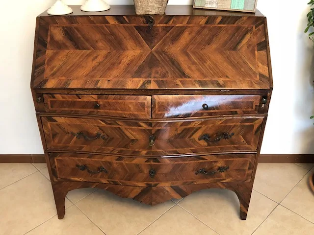 Restauro mobili antichi a Milano: una guida completa