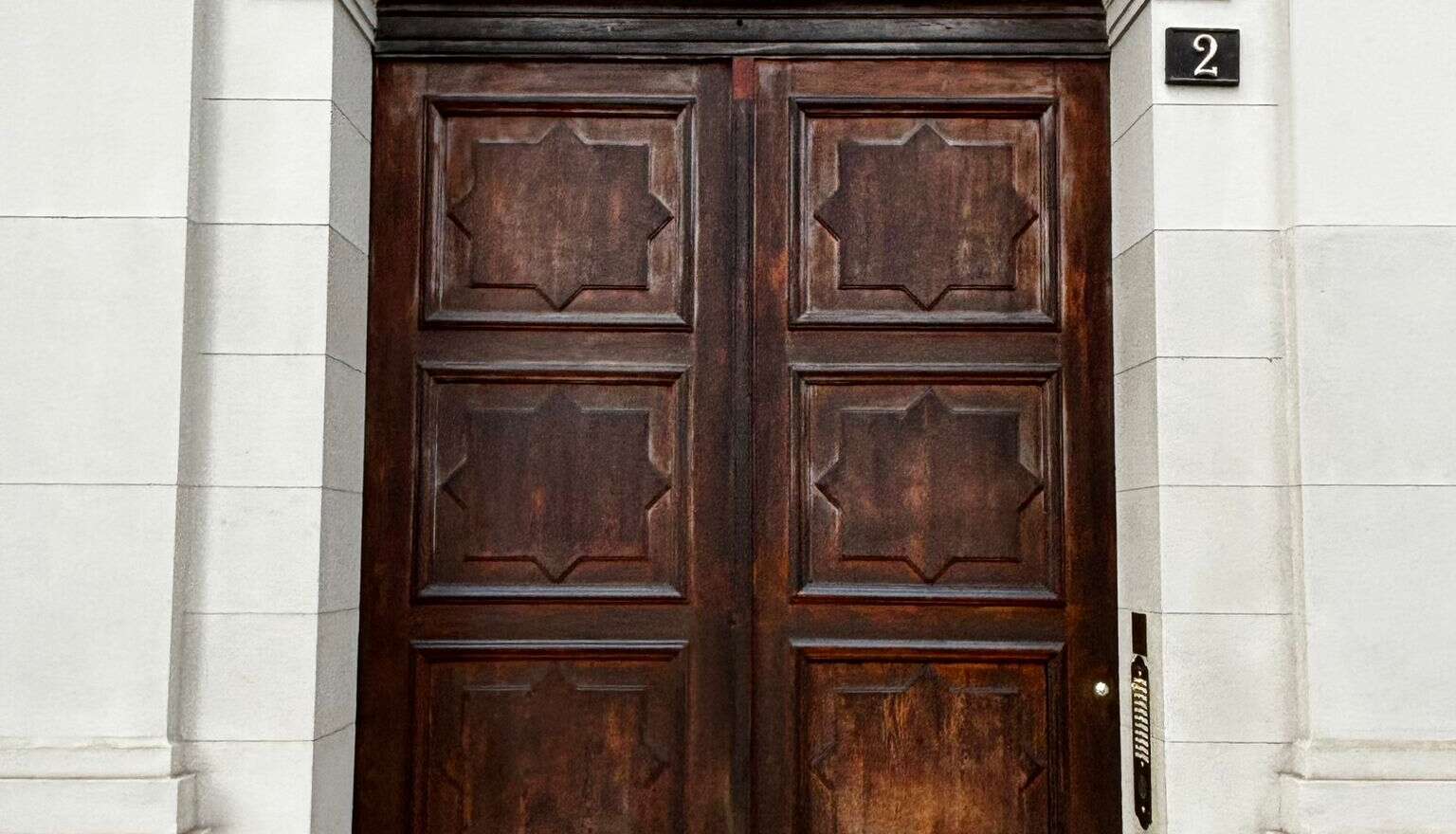 Restauro portoni in legno: ville e palazzi storici